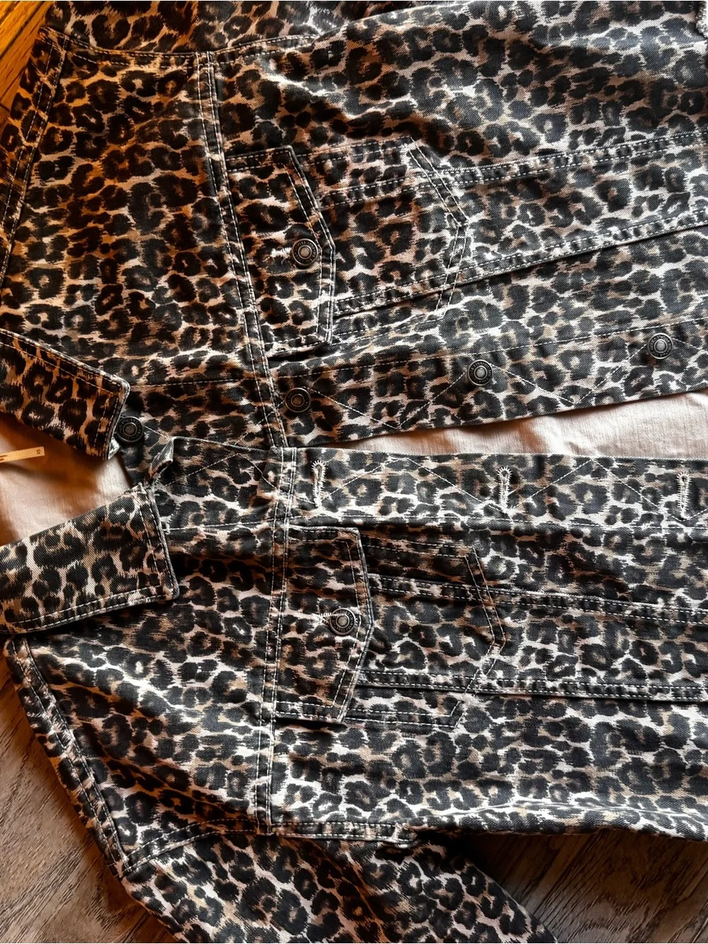Free People Leopard Print Cropped Denim Jacket XS Raw Hem Animal Print - Picture 3 of 6
